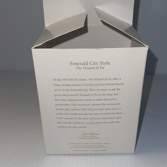 2008 Hallmark ornament of Dorothy and Toto from The Wizard of Oz - Picture 5 of 6